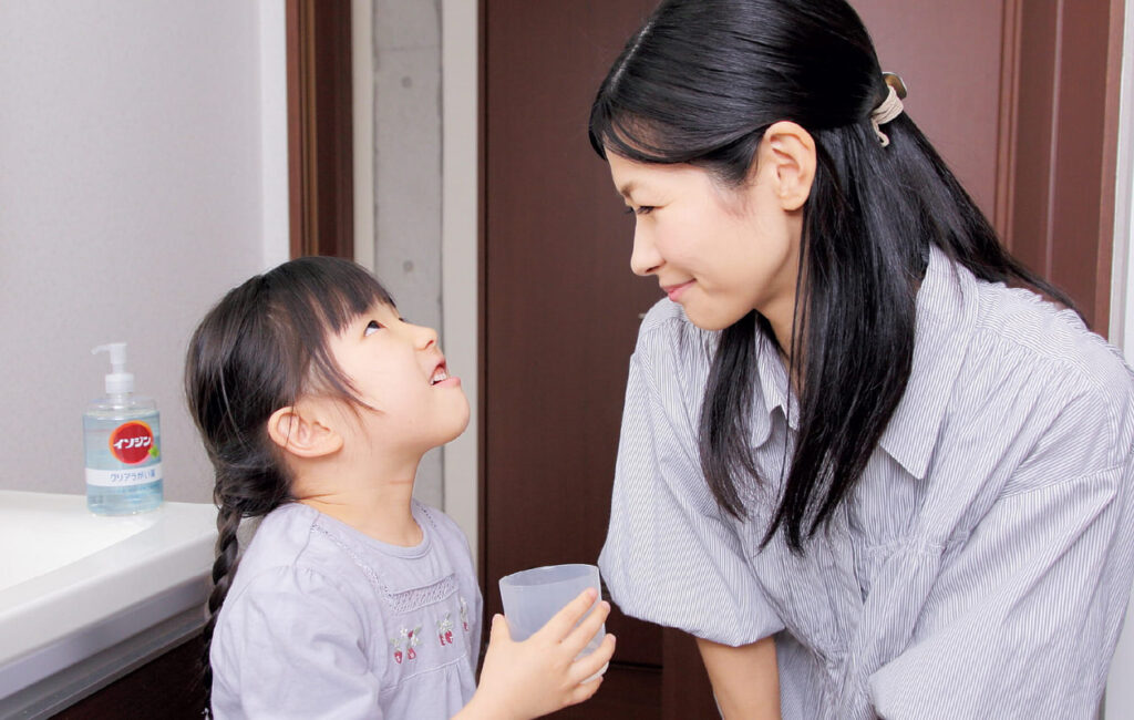 毎日のうがい習慣で、のどのバイ菌を撃退！ お子さまにも使いやすい透明タイプのうがい薬